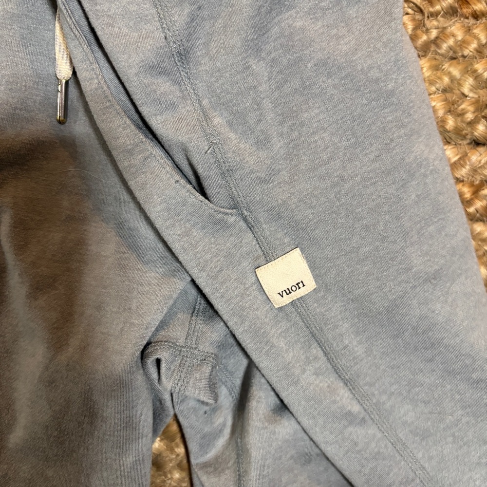 Vuori Women's Light Gray Jogger Sweatpants - Picture 2 of 3